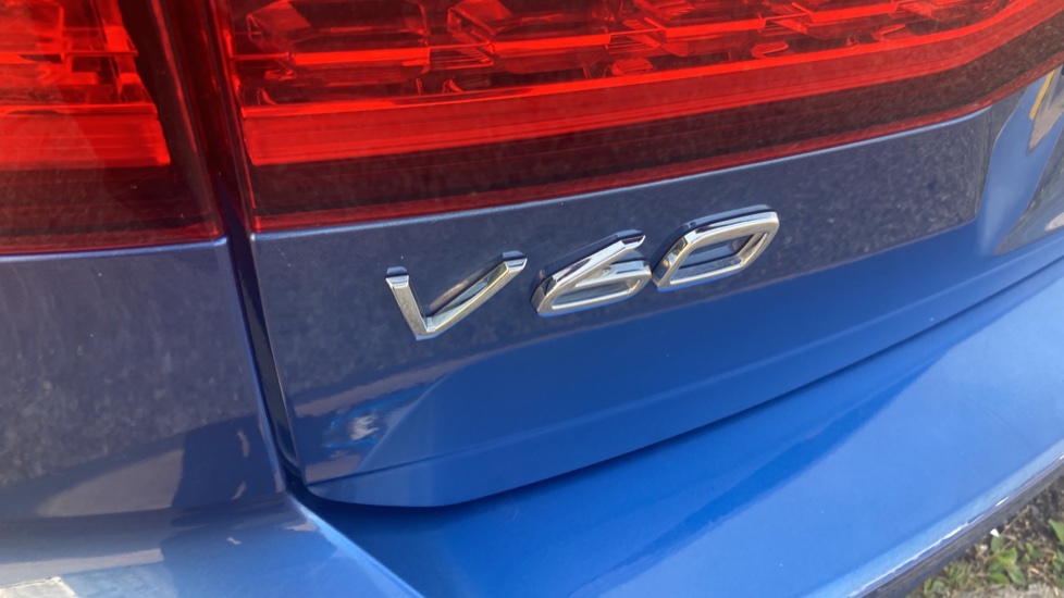 Volvo V60 2.0 T4 [190] R DESIGN Plus 5dr Auto Petrol Estate - Image 39