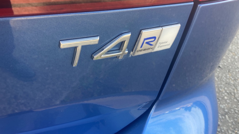Volvo V60 2.0 T4 [190] R DESIGN Plus 5dr Auto Petrol Estate - Image 40