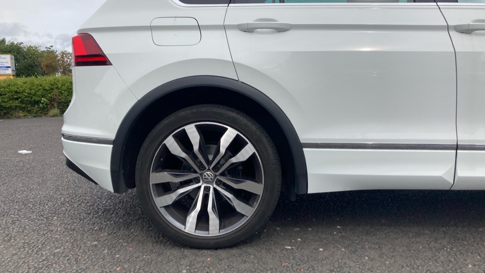 Volkswagen Tiguan 2.0 TDi 150 4Motion R-Line 5dr DSG Diesel Estate - Image 7