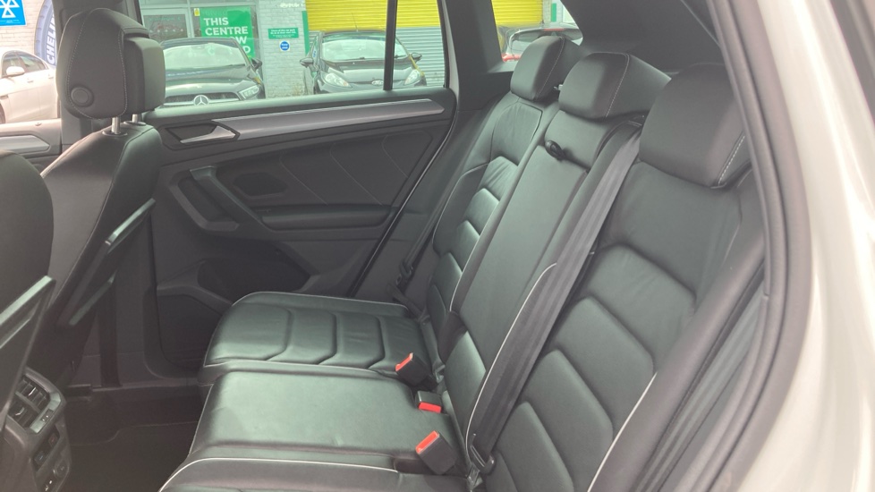 Volkswagen Tiguan 2.0 TDi 150 4Motion R-Line 5dr DSG Diesel Estate - Image 16
