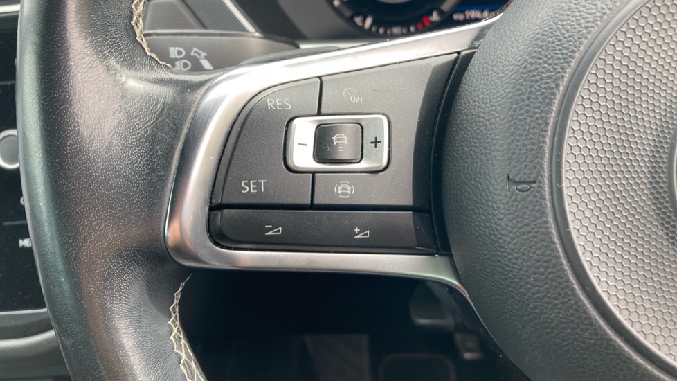 Volkswagen Tiguan 2.0 TDi 150 4Motion R-Line 5dr DSG Diesel Estate - Image 30
