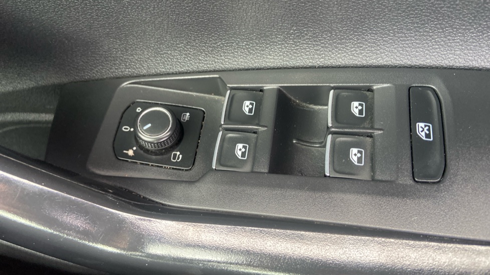 Volkswagen Taigo 1.0 TSI 110 R-Line 5dr DSG Petrol Hatchback - Image 26