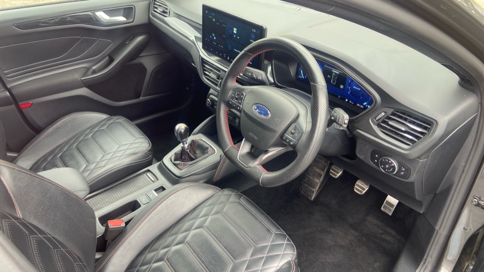 Ford Focus 1.0 EcoBoost Hybrid mHEV ST-Line X 5dr Petrol Estate - Image 11