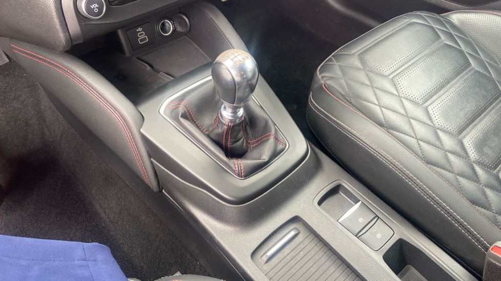 Ford Focus 1.0 EcoBoost Hybrid mHEV ST-Line X 5dr Petrol Estate - Image 13