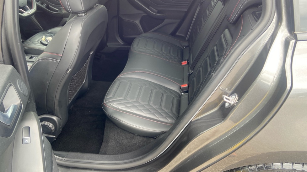 Ford Focus 1.0 EcoBoost Hybrid mHEV ST-Line X 5dr Petrol Estate - Image 16