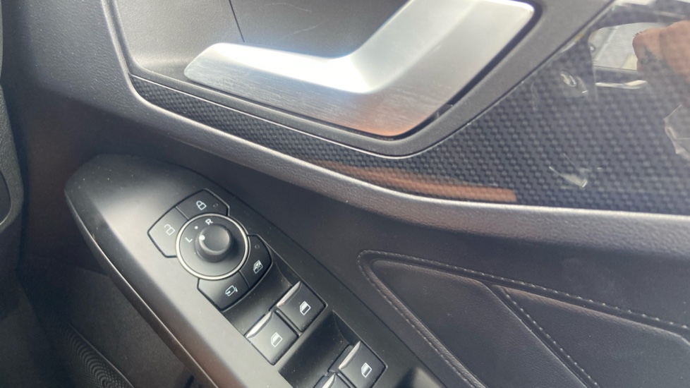 Ford Focus 1.0 EcoBoost Hybrid mHEV ST-Line X 5dr Petrol Estate - Image 21