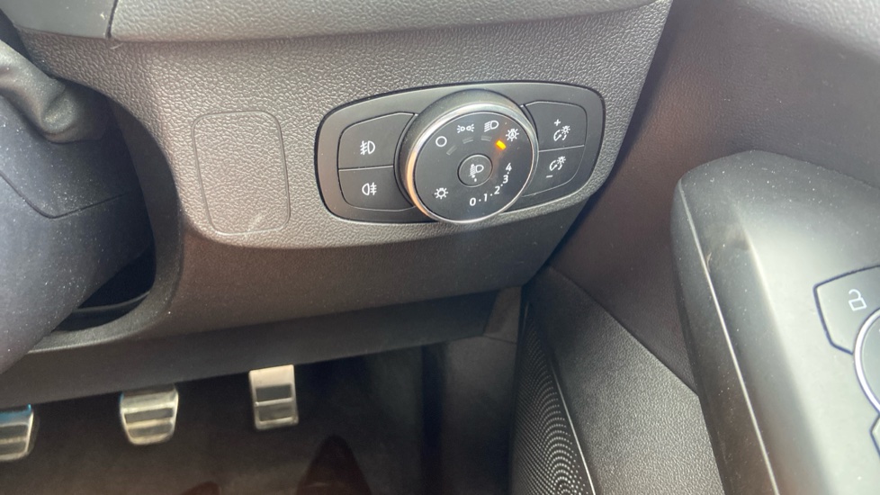 Ford Focus 1.0 EcoBoost Hybrid mHEV ST-Line X 5dr Petrol Estate - Image 27
