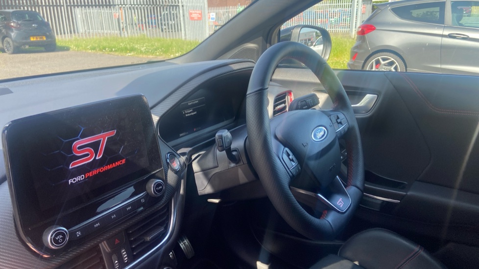 Ford Puma ST 1.0 EcoBoost Hybrid mHEV ST 5dr DCT Petrol Hatchback - Image 9