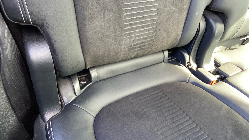Ford Kuga 2.5 FHEV Active 5dr CVT Hybrid Estate - Image 17