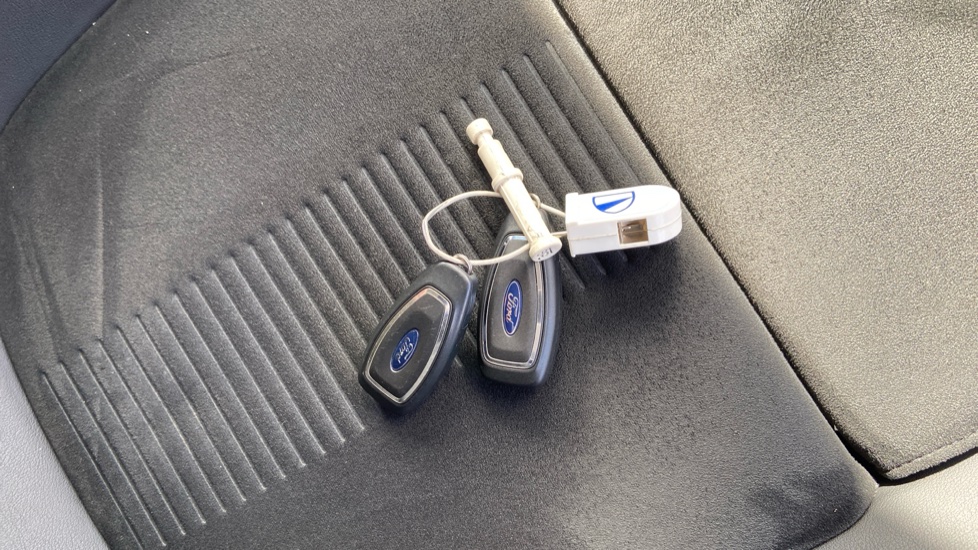 Ford Kuga 2.5 FHEV Active 5dr CVT Hybrid Estate - Image 20