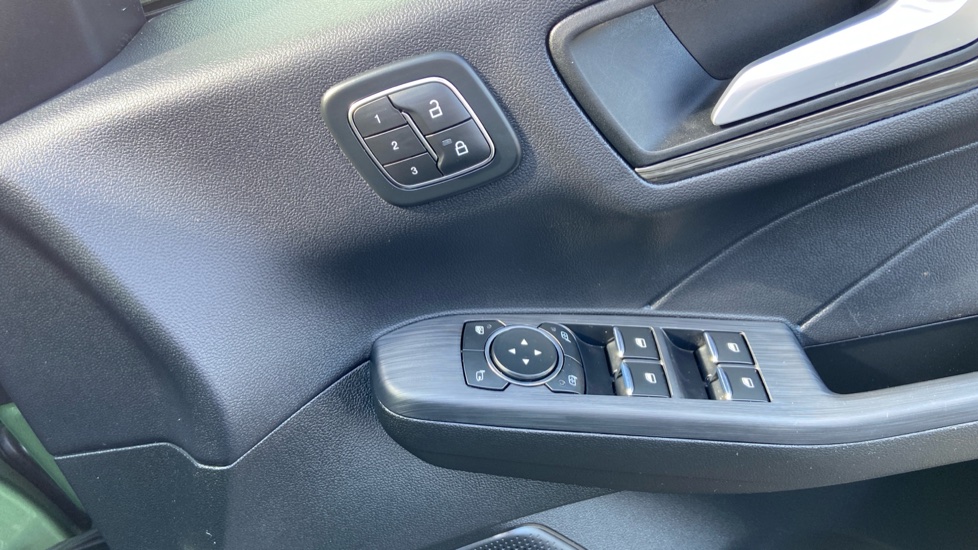 Ford Kuga 2.5 FHEV Active 5dr CVT Hybrid Estate - Image 27