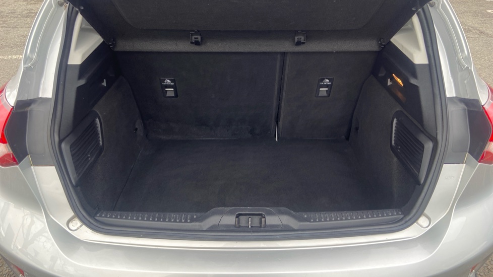 Ford Focus 1.0 EcoBoost 125 Active 5dr Petrol Hatchback - Image 4