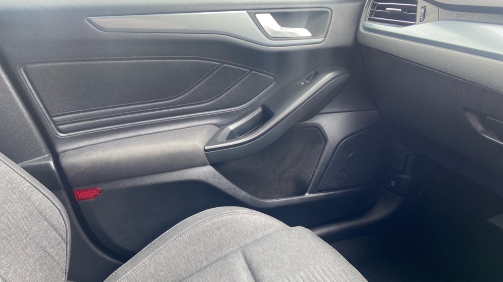 Ford Focus 1.0 EcoBoost 125 Active 5dr Petrol Hatchback - Image 39
