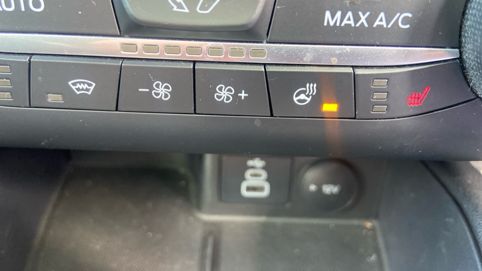 Ford Kuga 2.5 FHEV ST-Line X Edition 5dr CVT Hybrid Estate - Image 30