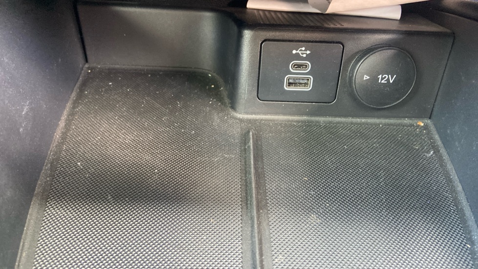 Ford Kuga 2.5 FHEV ST-Line X Edition 5dr CVT Hybrid Estate - Image 31