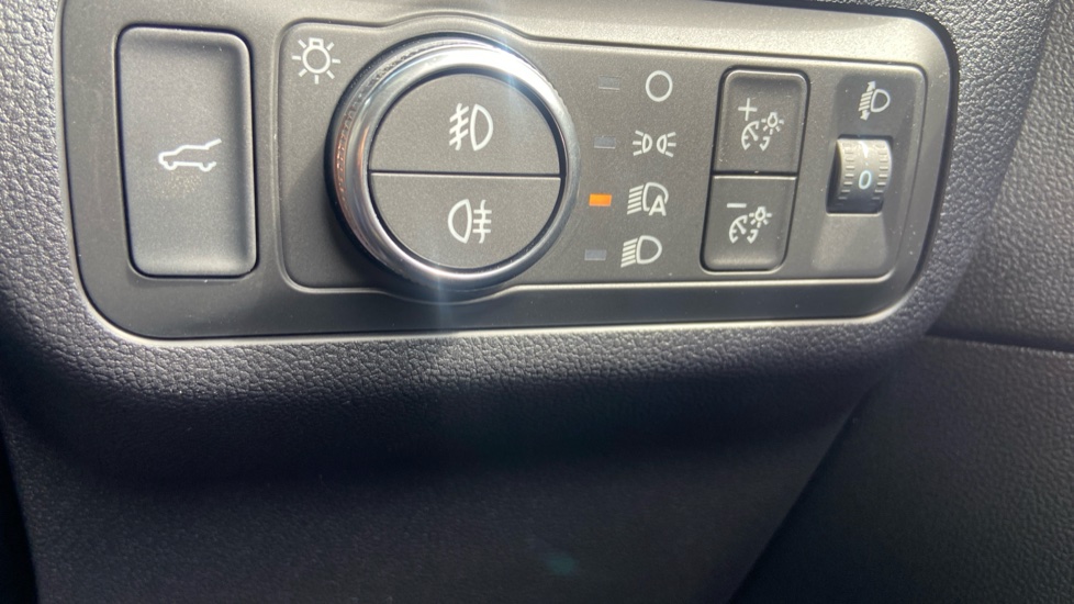 Ford Kuga 2.5 FHEV ST-Line X Edition 5dr CVT Hybrid Estate - Image 33