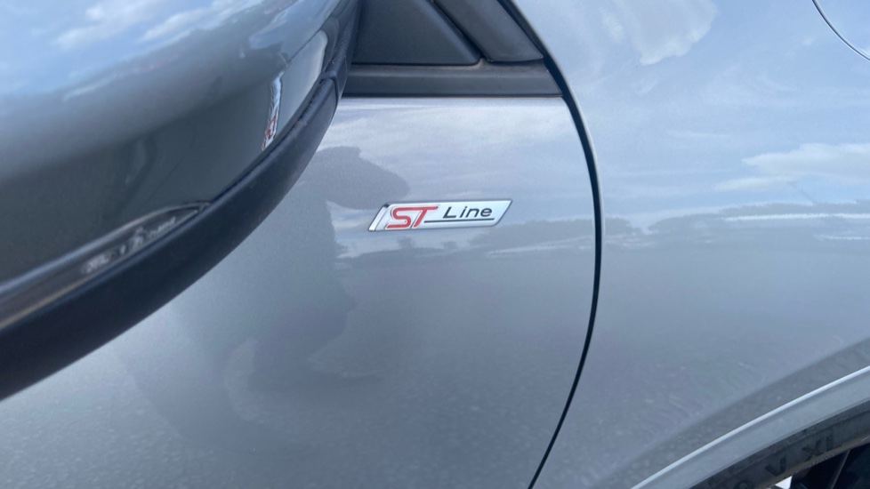Ford Kuga 2.5 FHEV ST-Line X Edition 5dr CVT Hybrid Estate - Image 38