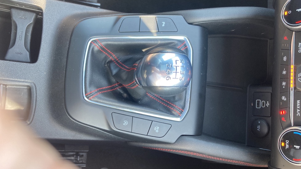 Ford Kuga 1.5 EcoBoost 150 ST-Line X Edition 5dr Petrol Estate - Image 42