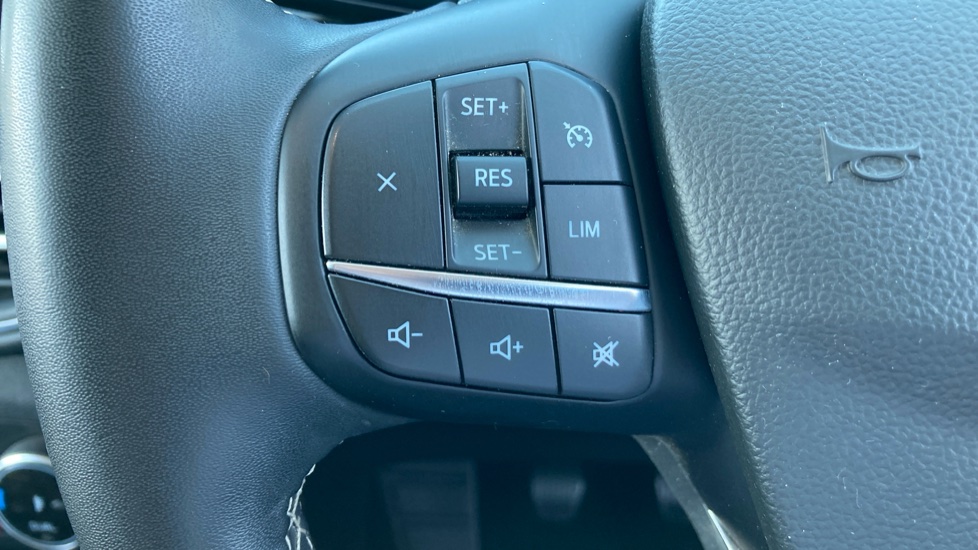 Ford Kuga 1.5 EcoBoost 150 Vignale 5dr Petrol Estate - Image 31