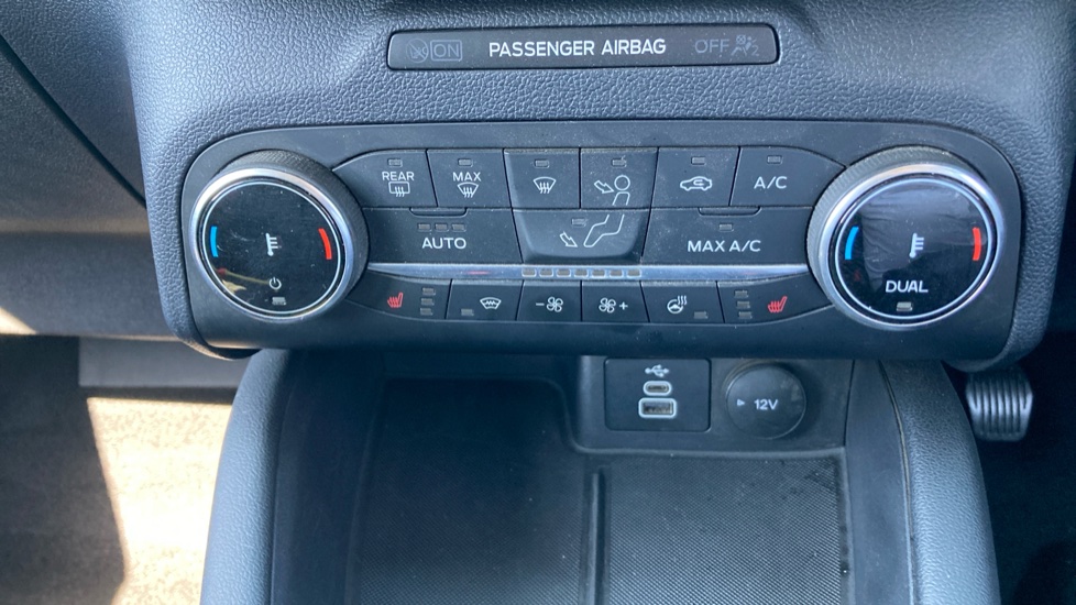 Ford Kuga 1.5 EcoBoost 150 Vignale 5dr Petrol Estate - Image 37