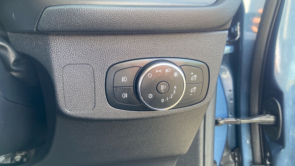 Ford Focus 1.0 EcoBoost Hybrid mHEV 155 Titanium X 5dr Auto Petrol Estate - Image 33