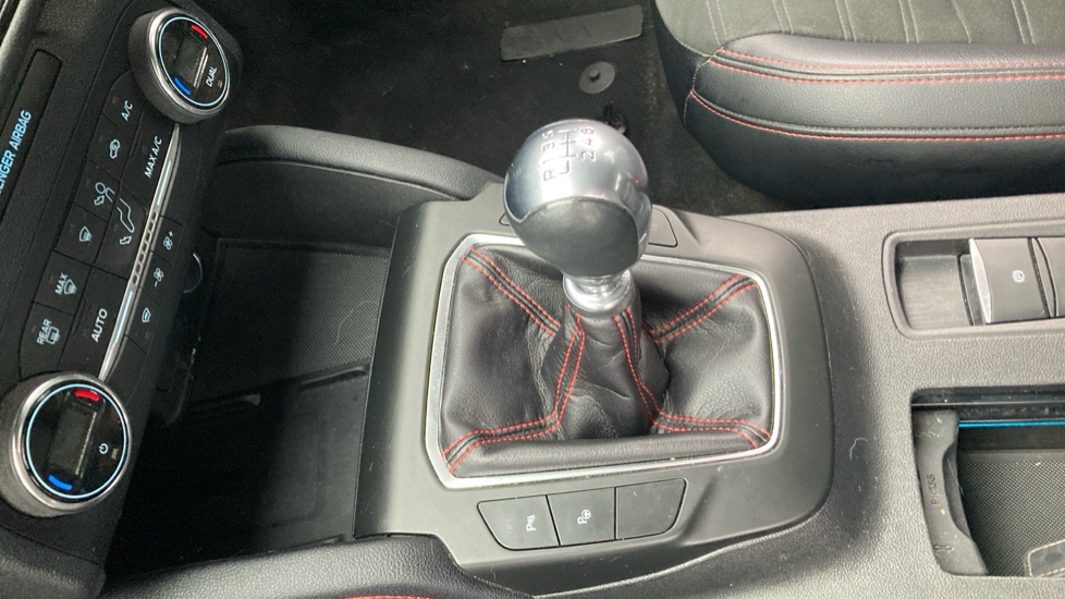 Ford Kuga 1.5 EcoBlue ST-Line First Edition 5dr Diesel Estate - Image 13