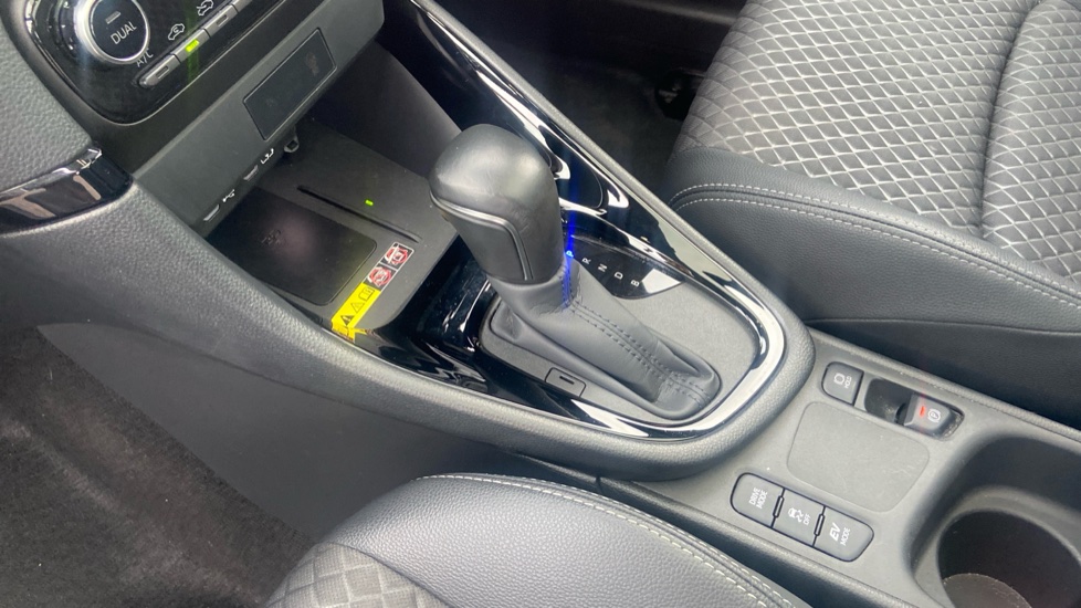 Toyota Yaris 1.5 Hybrid Excel 5dr CVT Hybrid Hatchback - Image 13