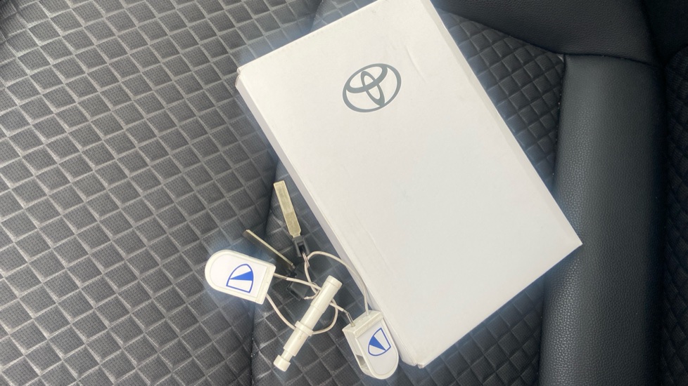 Toyota Yaris 1.5 Hybrid Excel 5dr CVT Hybrid Hatchback - Image 20