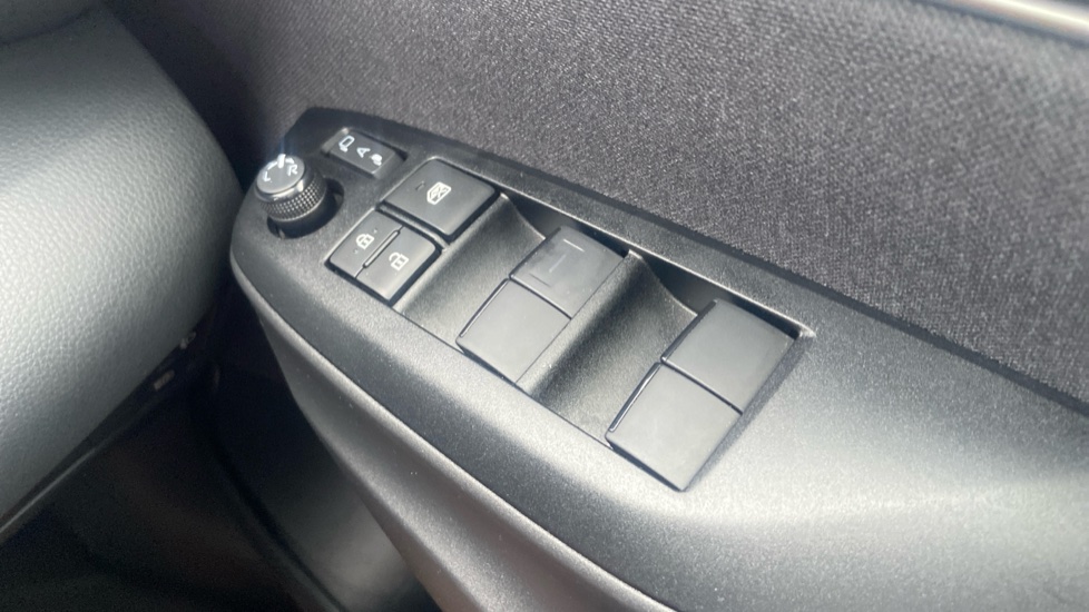 Toyota Yaris 1.5 Hybrid Excel 5dr CVT Hybrid Hatchback - Image 21