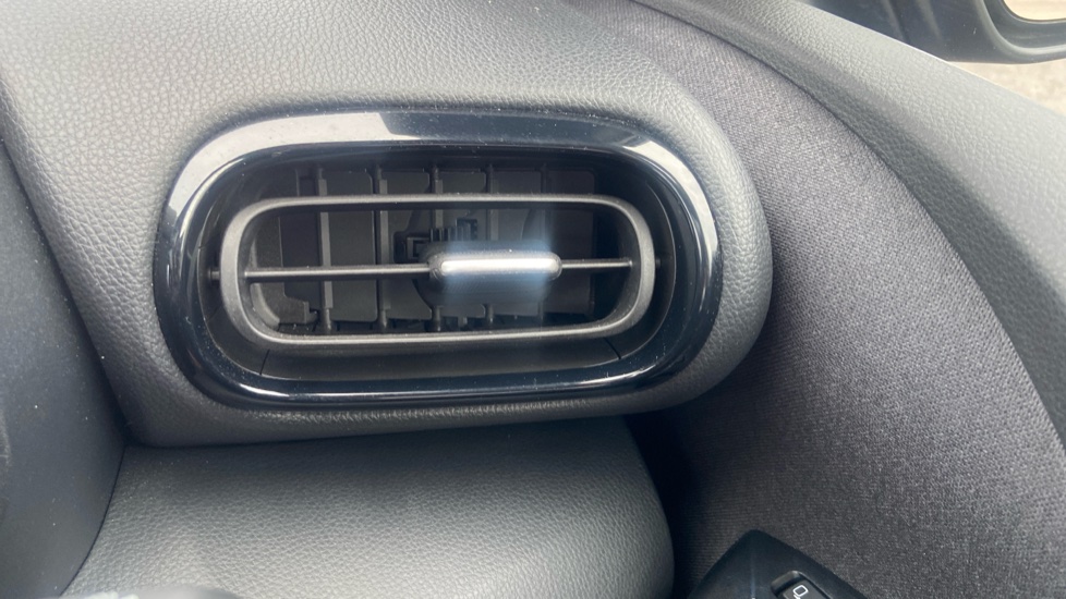 Toyota Yaris 1.5 Hybrid Excel 5dr CVT Hybrid Hatchback - Image 22