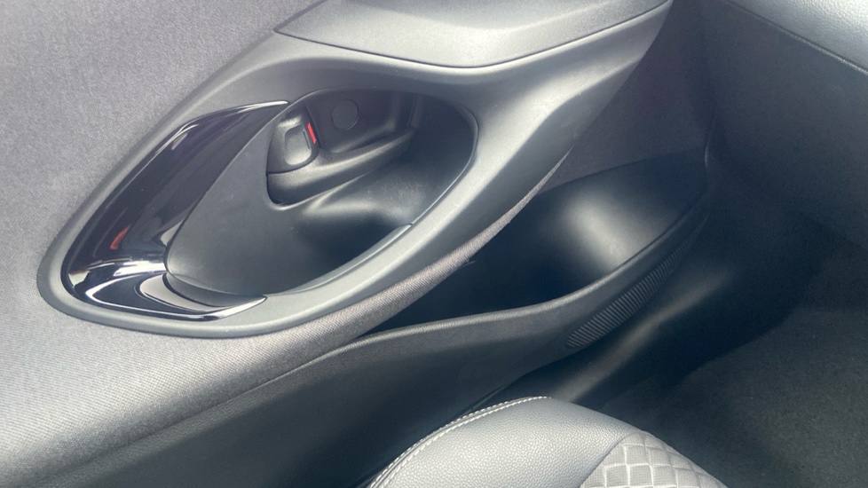 Toyota Yaris 1.5 Hybrid Excel 5dr CVT Hybrid Hatchback - Image 31