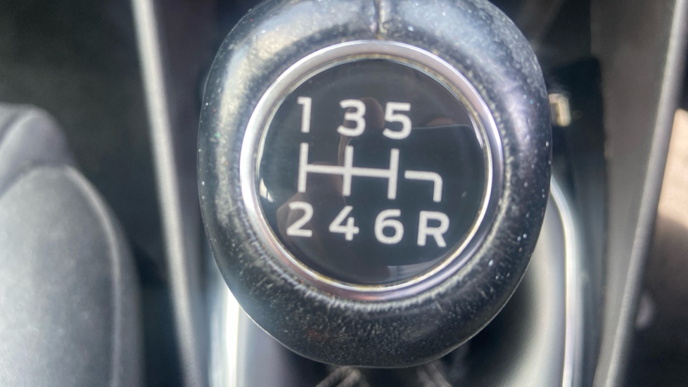 Ford Fiesta 1.0 EcoBoost Zetec 5dr Petrol Hatchback - Image 32