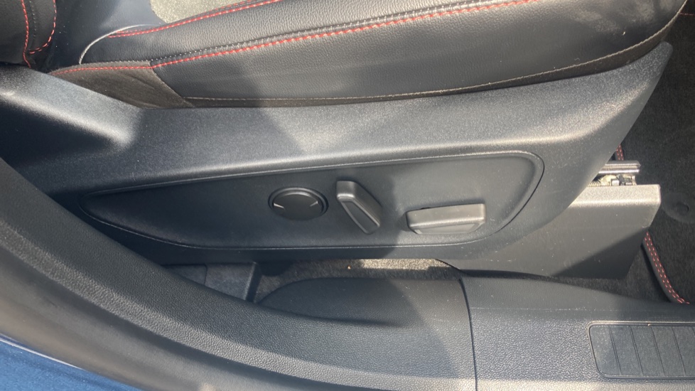 Ford Kuga 2.5 PHEV ST-Line X Edition 5dr CVT Estate - Image 25