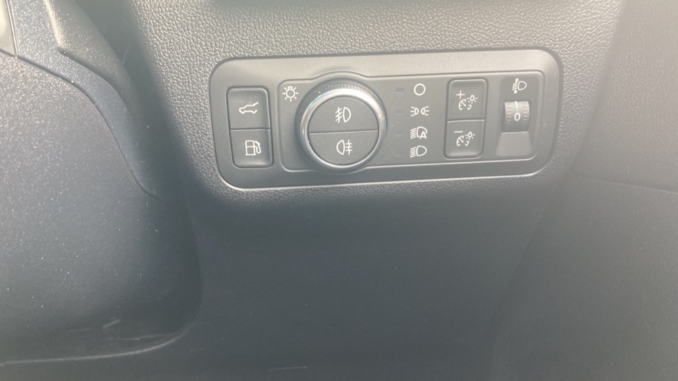 Ford Kuga 2.5 PHEV ST-Line X Edition 5dr CVT Estate - Image 32
