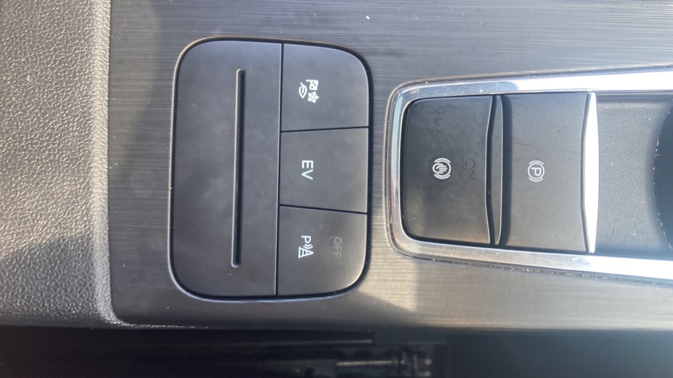 Ford Kuga 2.5 PHEV ST-Line X Edition 5dr CVT Estate - Image 36