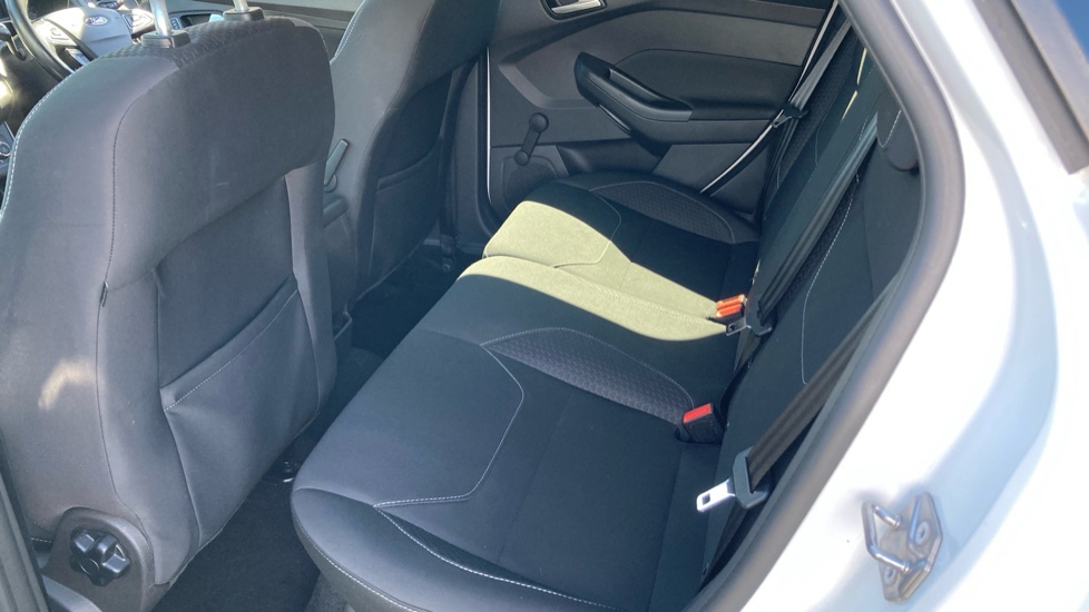 Ford Focus 1.0 EcoBoost 125 Zetec Edition 5dr Petrol Estate - Image 16
