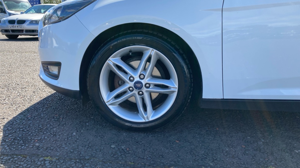 Ford Focus 1.0 EcoBoost 125 Zetec Edition 5dr Petrol Estate - Image 23