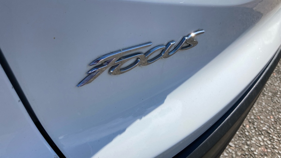 Ford Focus 1.0 EcoBoost 125 Zetec Edition 5dr Petrol Estate - Image 27