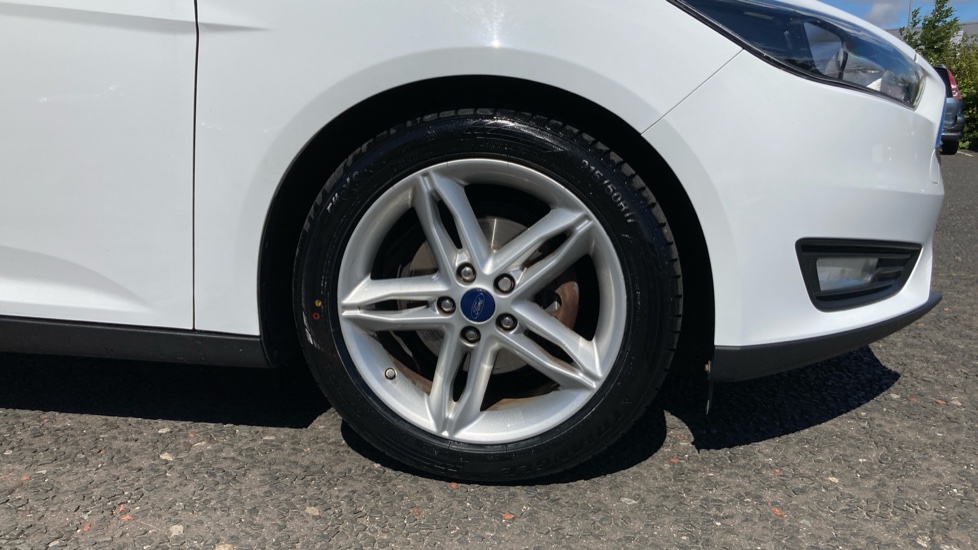 Ford Focus 1.0 EcoBoost 125 Zetec Edition 5dr Petrol Estate - Image 30