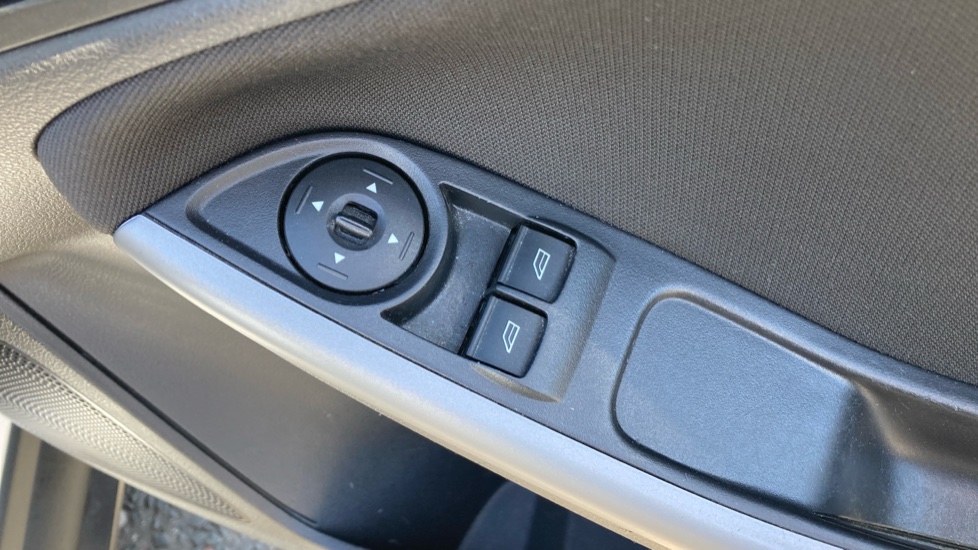 Ford Focus 1.0 EcoBoost 125 Zetec Edition 5dr Petrol Estate - Image 33