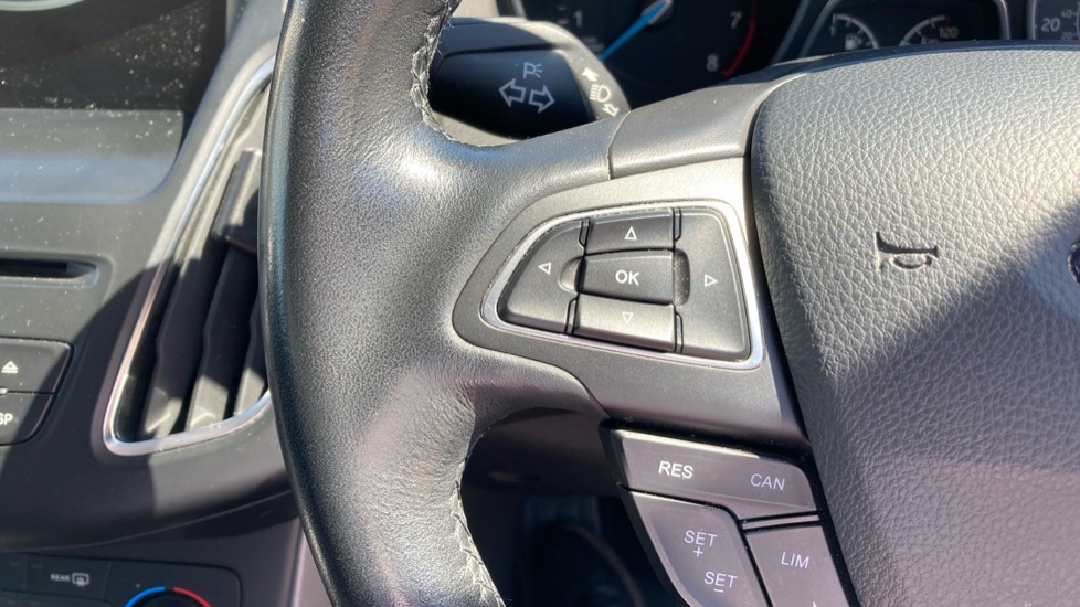 Ford Focus 1.0 EcoBoost 125 Zetec Edition 5dr Petrol Estate - Image 36