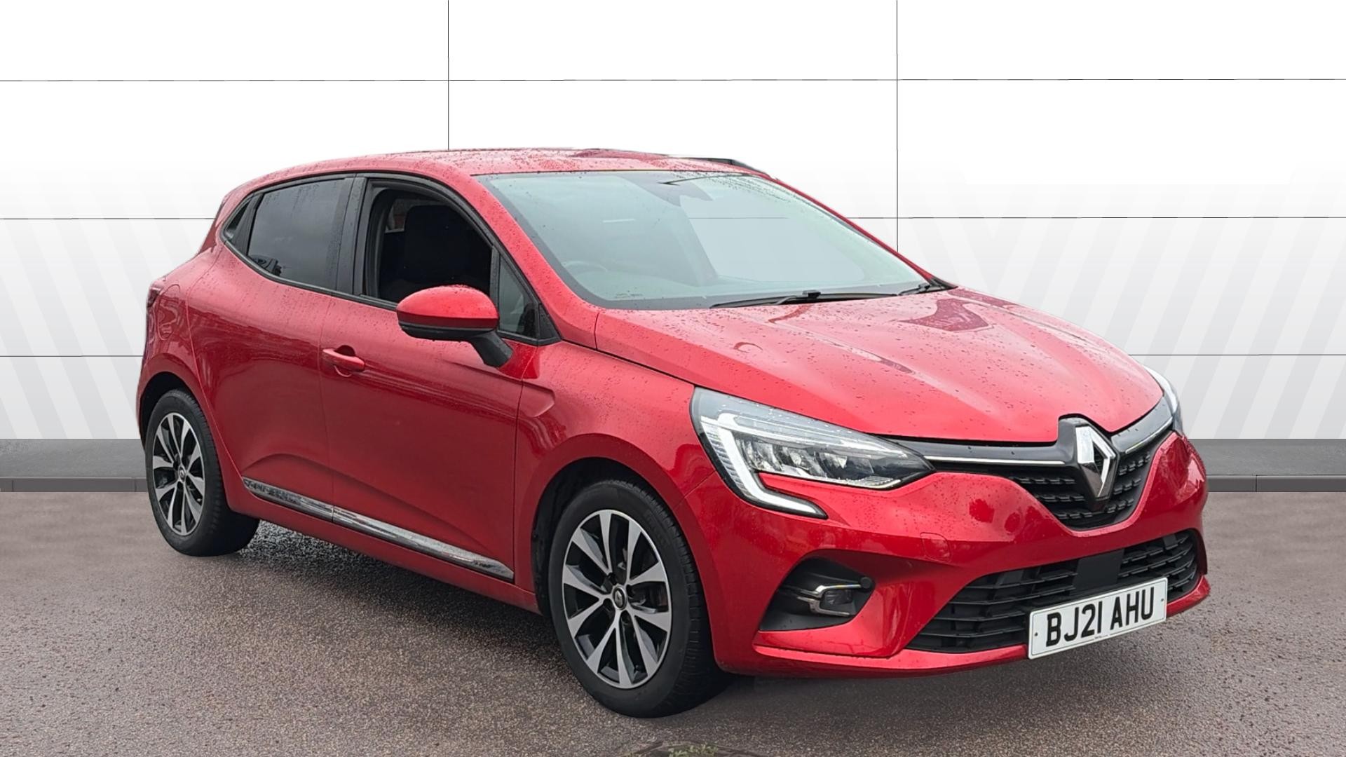 Renault Clio listing photo
