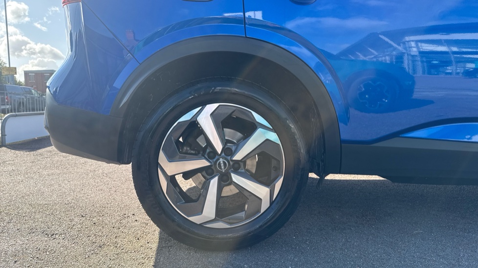 Nissan Qashqai 1.3 DiG-T MH N-Connecta 5dr Petrol Hatchback - Image 7