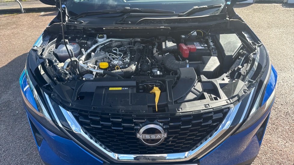 Nissan Qashqai 1.3 DiG-T MH N-Connecta 5dr Petrol Hatchback - Image 8