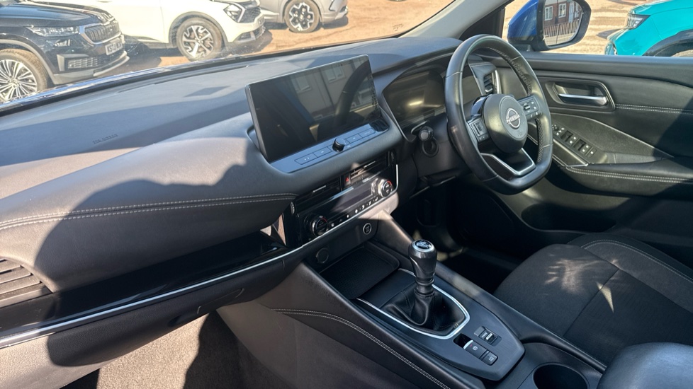 Nissan Qashqai 1.3 DiG-T MH N-Connecta 5dr Petrol Hatchback - Image 9
