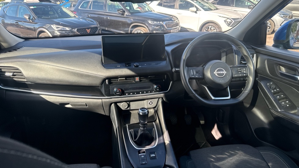Nissan Qashqai 1.3 DiG-T MH N-Connecta 5dr Petrol Hatchback - Image 10