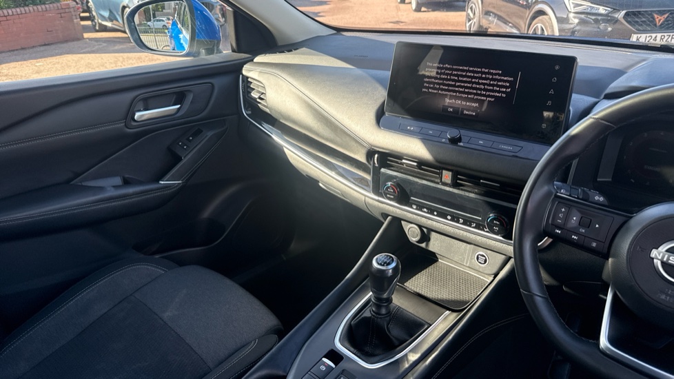 Nissan Qashqai 1.3 DiG-T MH N-Connecta 5dr Petrol Hatchback - Image 14