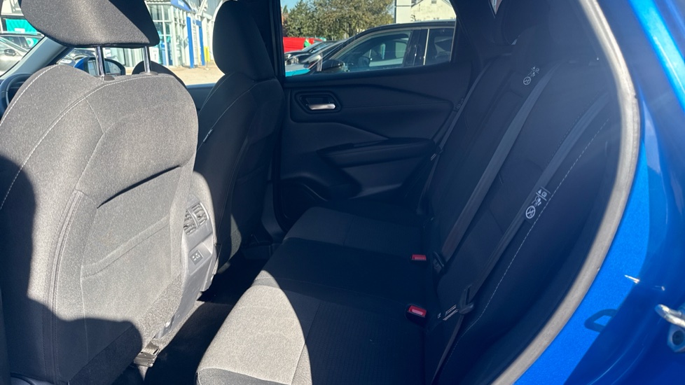 Nissan Qashqai 1.3 DiG-T MH N-Connecta 5dr Petrol Hatchback - Image 16