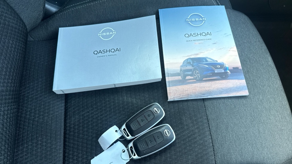 Nissan Qashqai 1.3 DiG-T MH N-Connecta 5dr Petrol Hatchback - Image 19