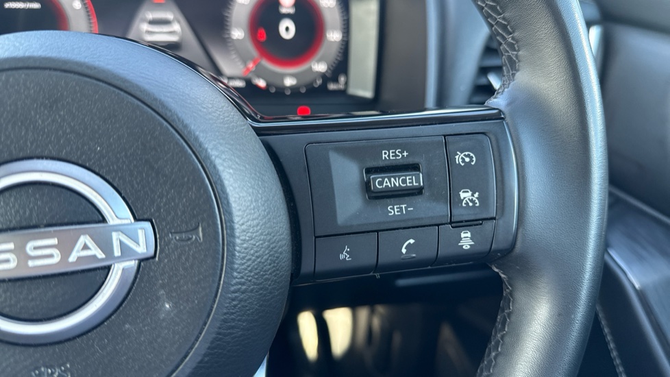 Nissan Qashqai 1.3 DiG-T MH N-Connecta 5dr Petrol Hatchback - Image 22